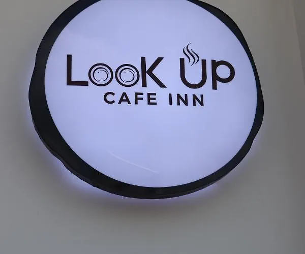 Hostel Look Up Cafe Siem Reap