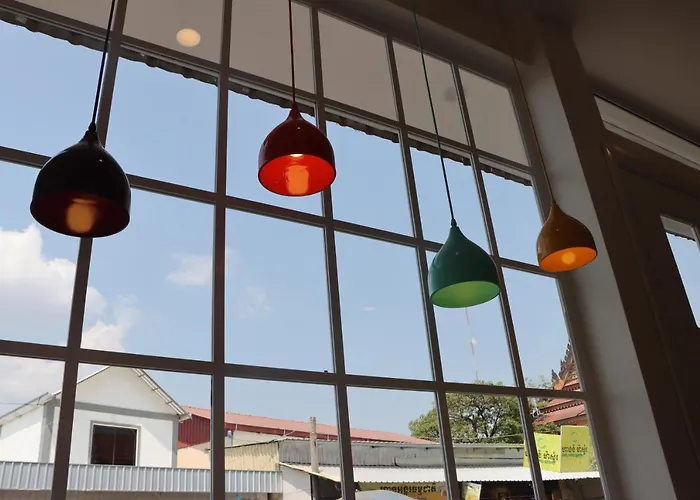 Look Up Cafe Hostel