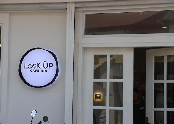 Hostel Look Up Cafe Siem Reap
