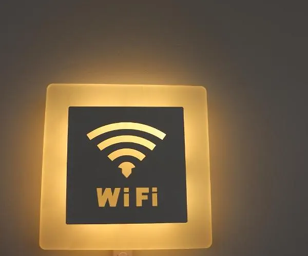 Look Up Cafe Hostel *