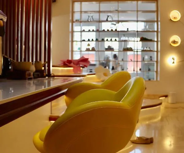 Hostel Look Up Cafe