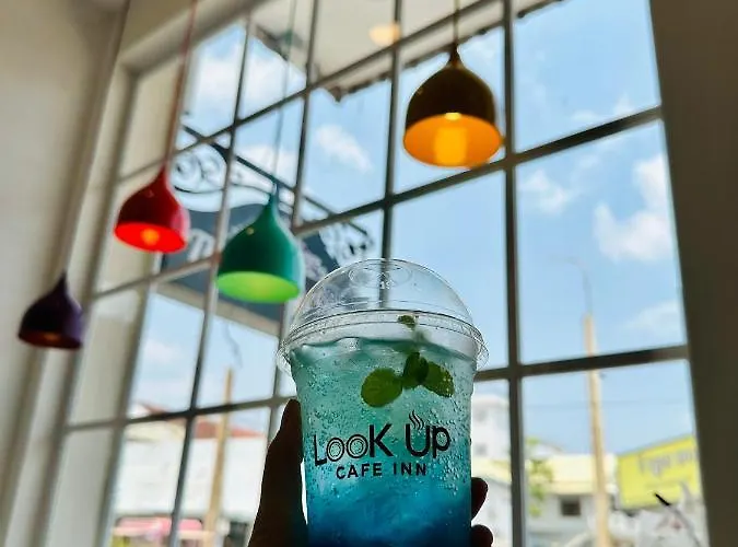 Hostel Look Up Cafe Siem Reap