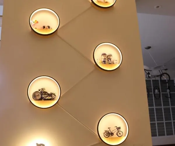 Hostel Look Up Cafe *