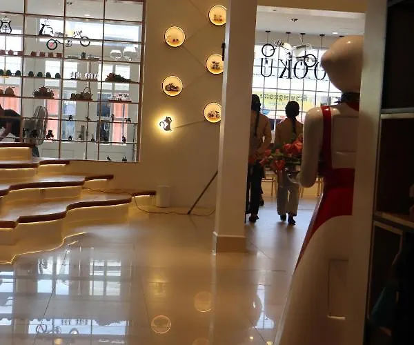 Look Up Cafe Hostel *